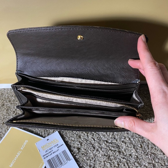 ❤️SOLD❤️Michael Kors Jet Set Flap Wallet - Picture 3 of 6
